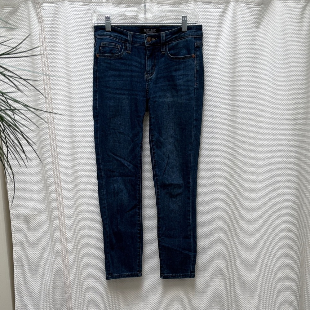 Judy Blue Relaxed Fit Ankle Jeans size 26